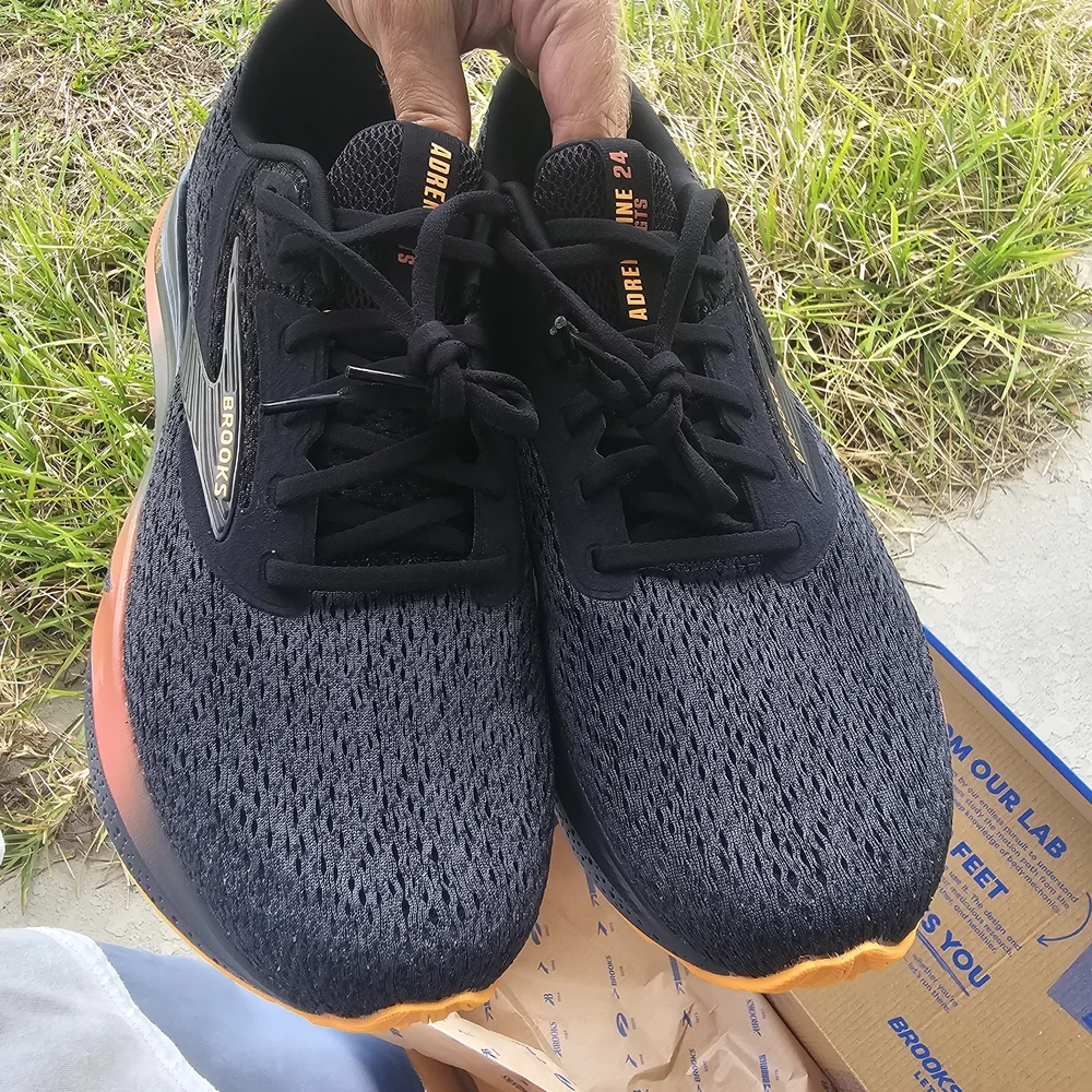 Size 11.5 - Brooks Adrenaline Gts 24 RARE COLOR Black/Burnt Sienna